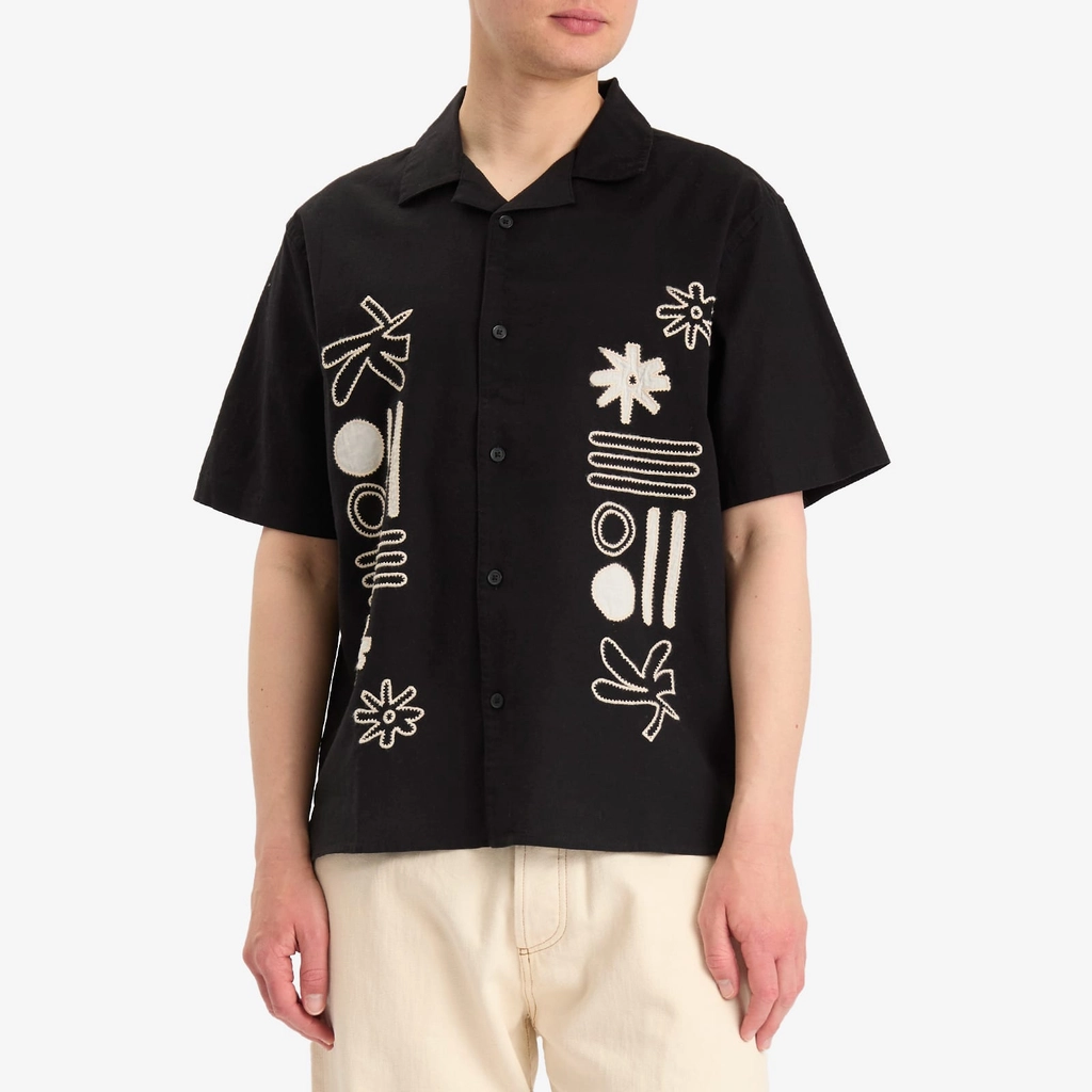 Wax London Men's Didcot Abstract Applique Vacation Shirt Black/Ecru